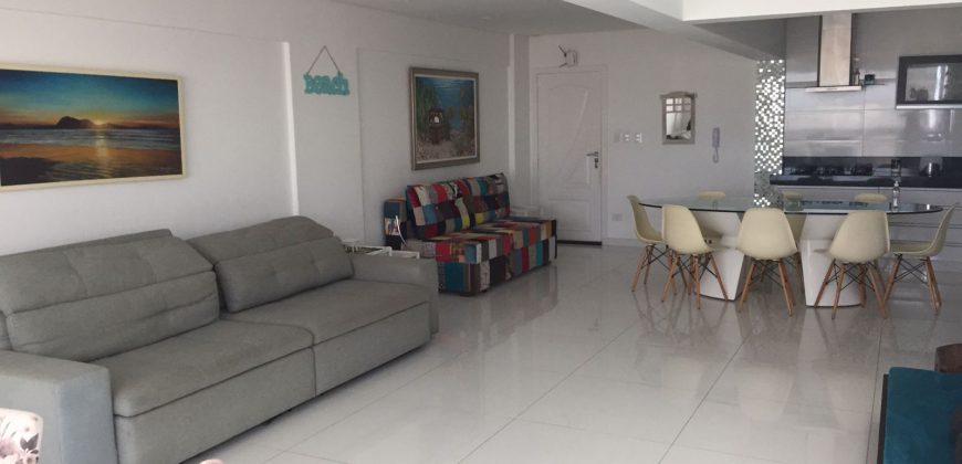 Aconchegante cobertura duplex, pé na areia, sala ampliada, vista para mar Enseada, Bertioga – SP