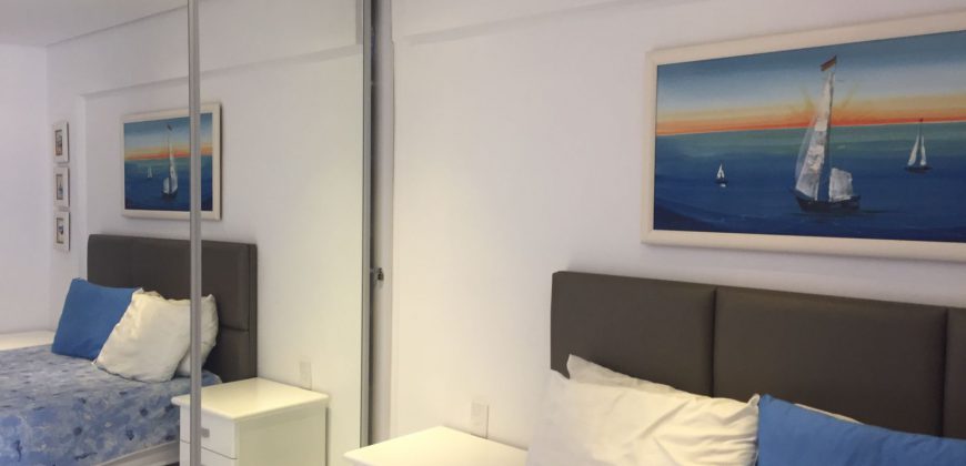 Aconchegante cobertura duplex, pé na areia, sala ampliada, vista para mar Enseada, Bertioga – SP